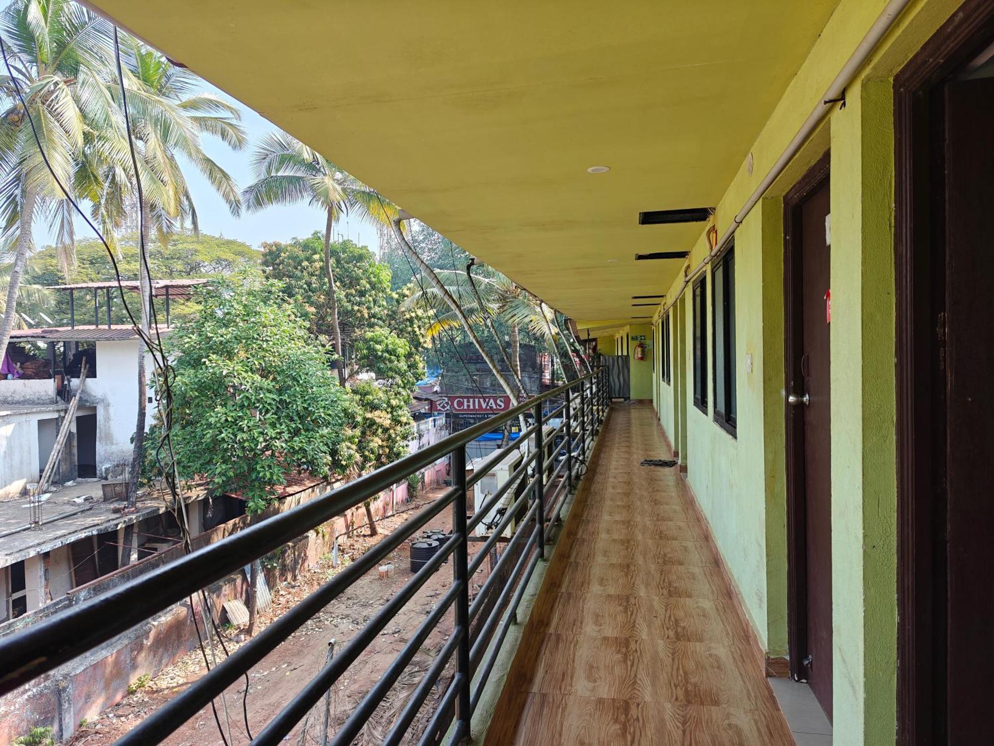 Hotelpornima Отель Пурнима Candolim Bagian luar foto