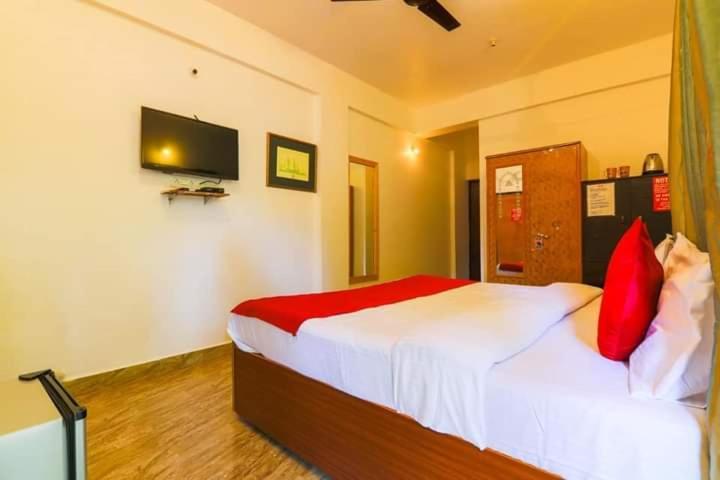 Hotelpornima Отель Пурнима Candolim Bagian luar foto